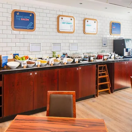Express By Ihg Hotel