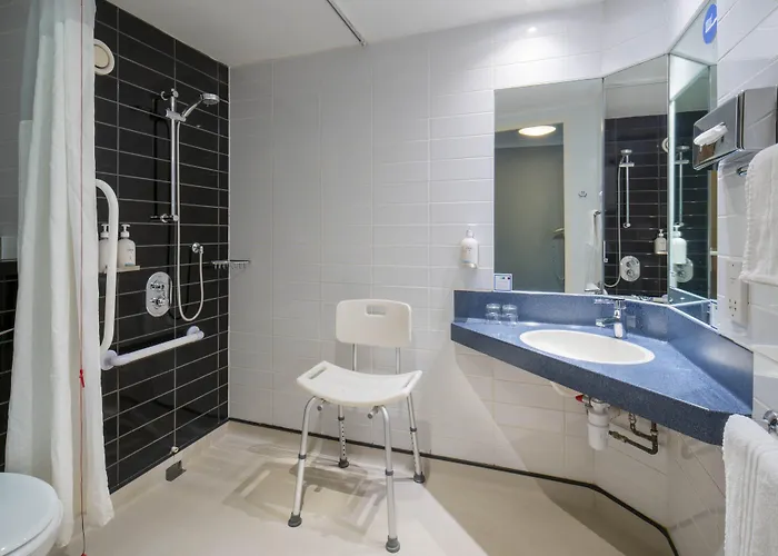 Express By Ihg Hotel 3*