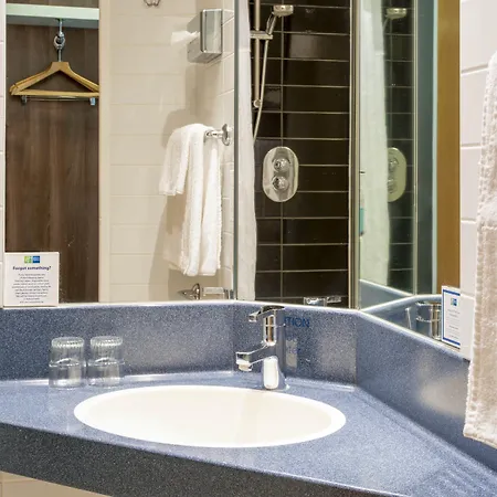 Express By Ihg Hotel